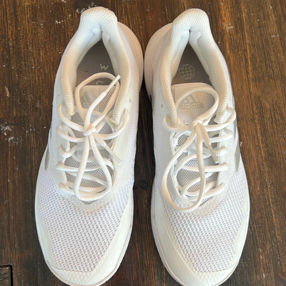 Women’s size 8 NWOT never worn Adidas Tennis Shoes!